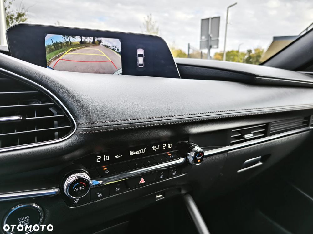 Mazda 3 2.0 mHEV Hikari - 31