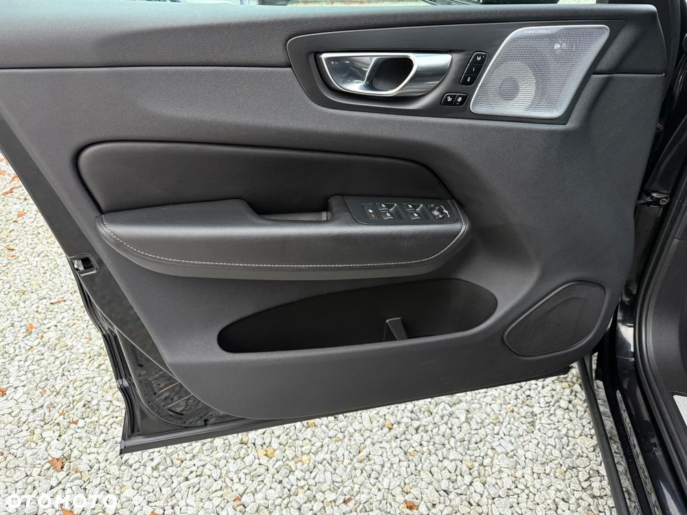 Volvo XC 60 B4 D AWD Ultimate Dark - 27