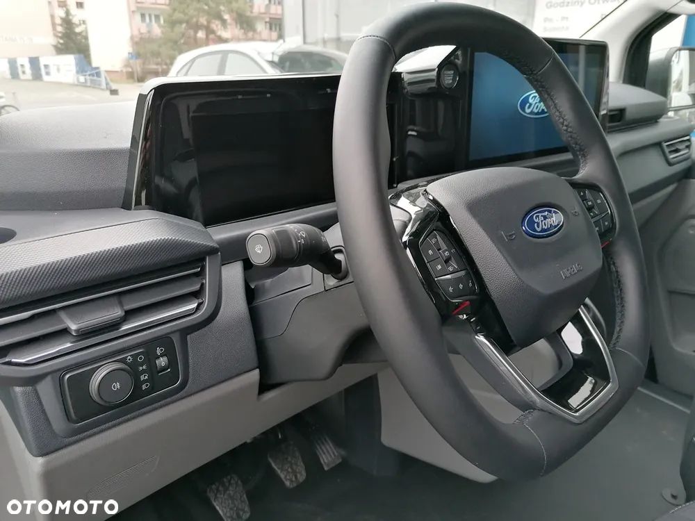 Ford CUSTOM VAN LIMITED - 9