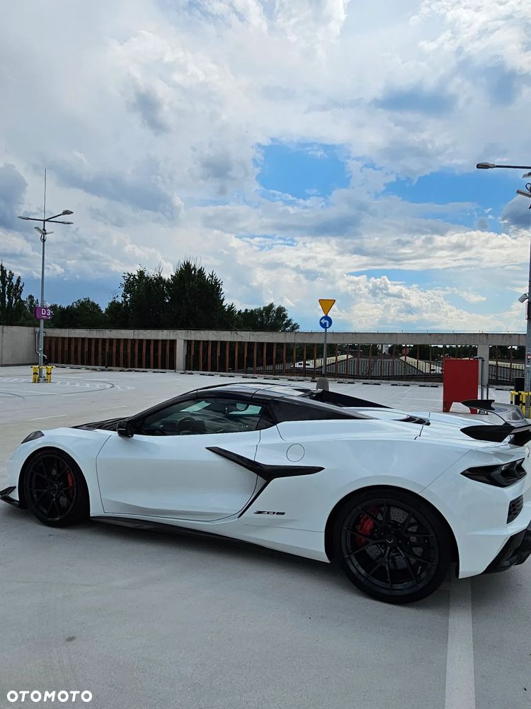 Chevrolet Corvette - 4