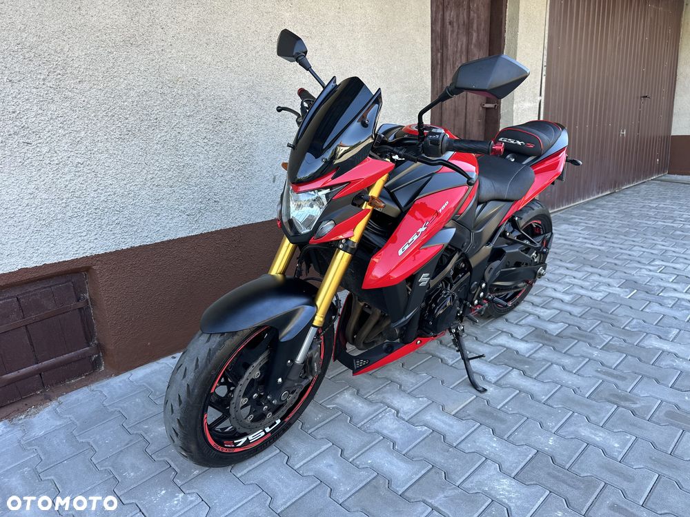 Suzuki GSX - 6