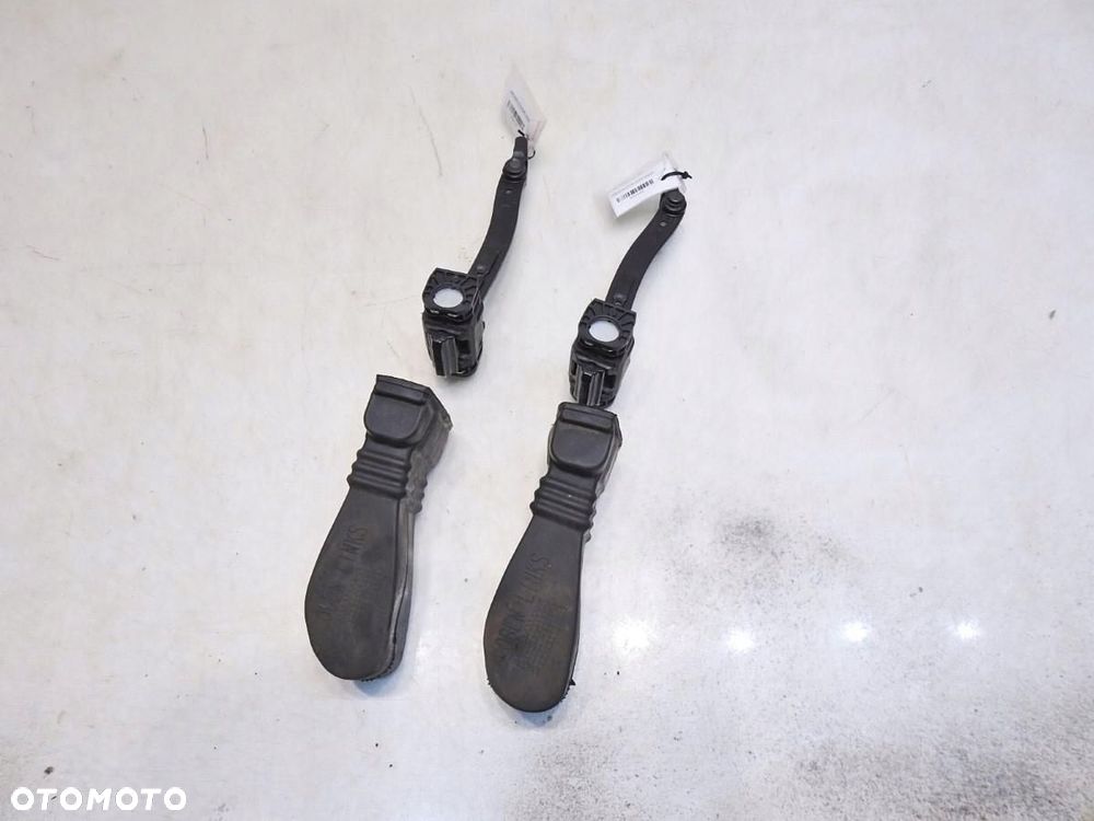 OGRANICZNIK DRZWI AUDI A4 B8 - 6