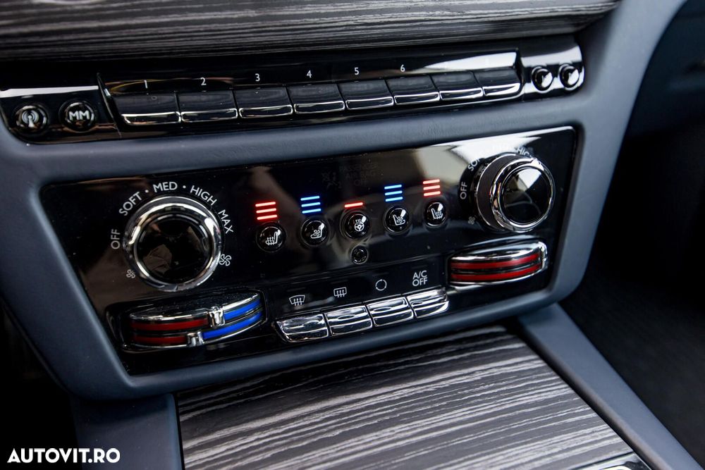 Rolls-Royce Spectre - 11