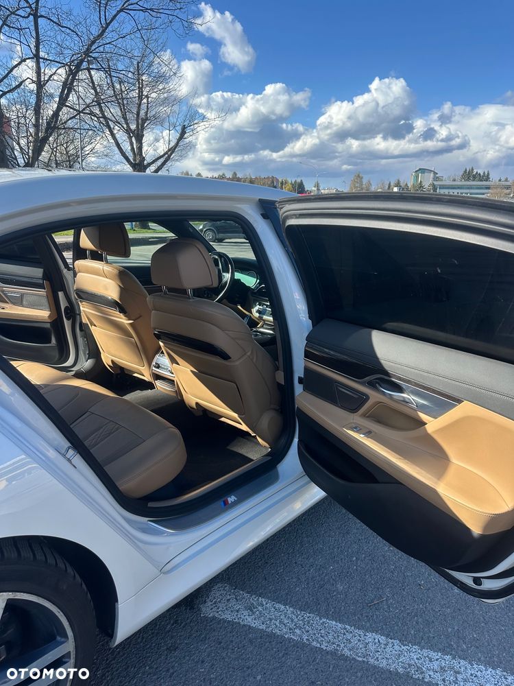 BMW Seria 7 740Li - 30