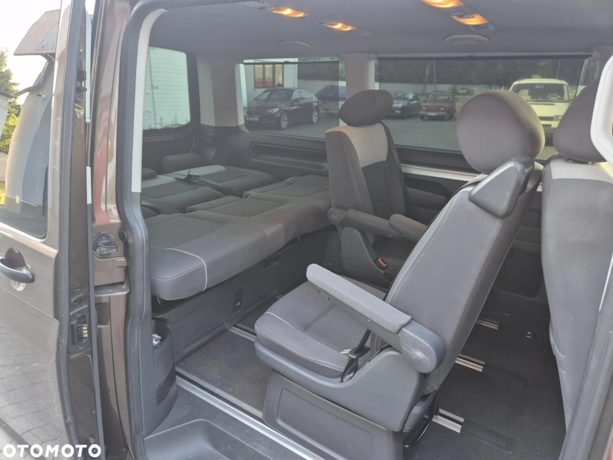 Volkswagen Multivan - 11