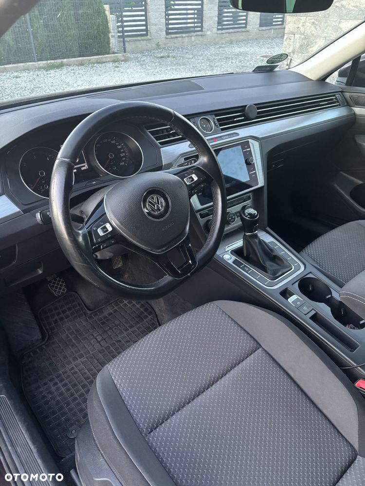 Volkswagen Passat - 8