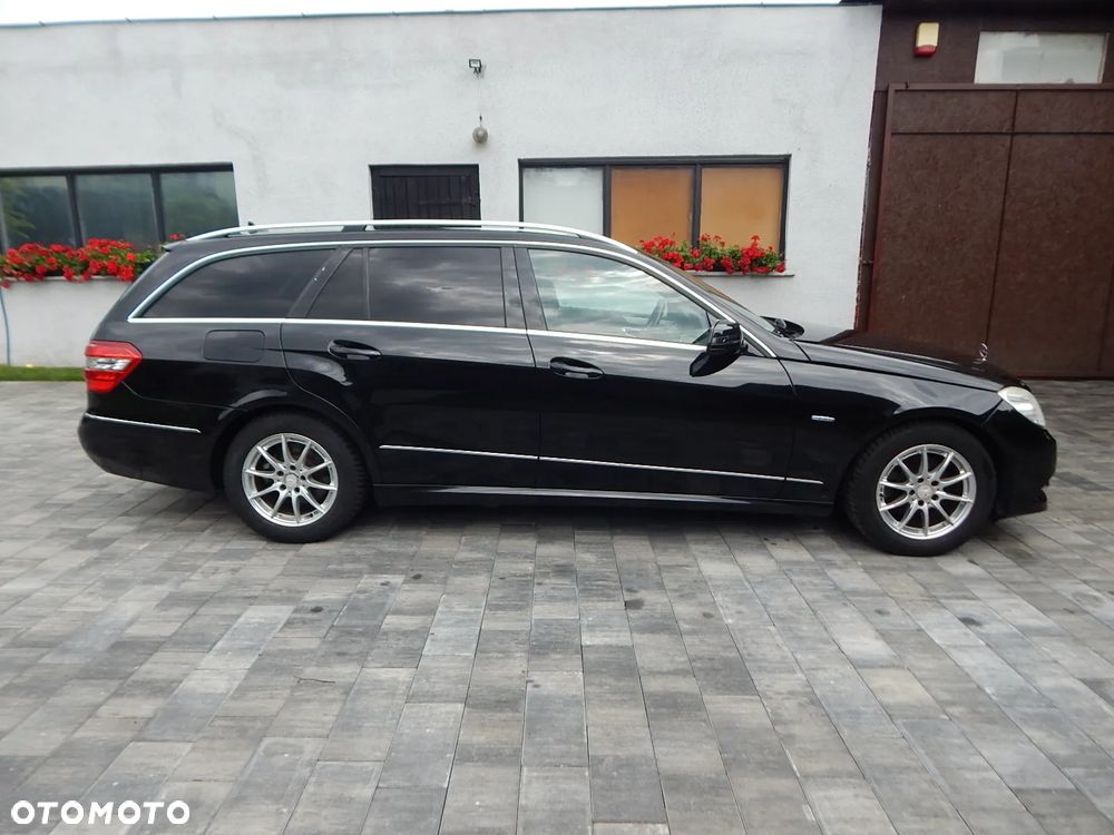Mercedes-Benz Klasa E 220 CDI DPF BlueEFFICIENCY Automatik Avantgarde - 4