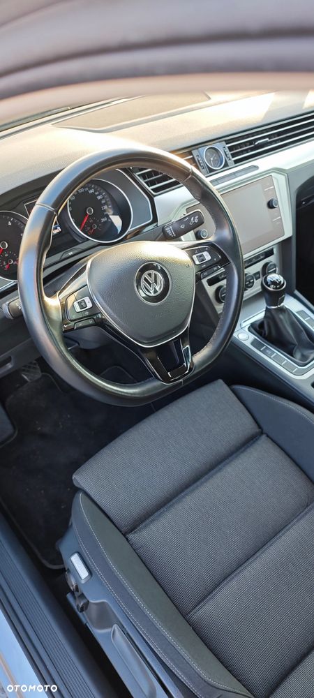 Volkswagen Passat 2.0 TDI SCR Comfortline - 11