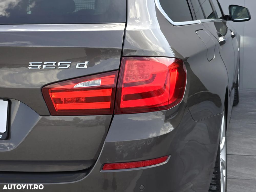 BMW Seria 5 525d Touring Aut. Luxury Line - 36