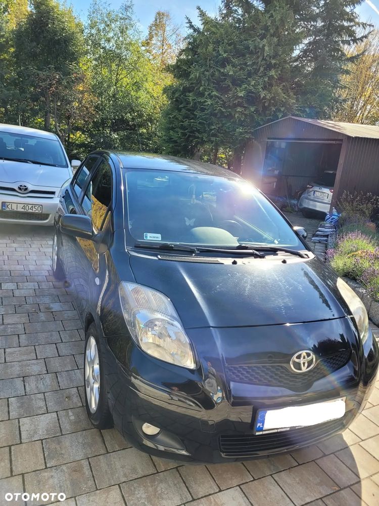 Toyota Yaris 2011 photo 2