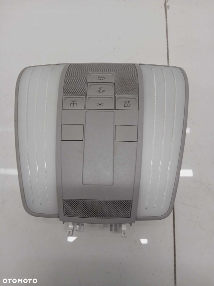 LAMPKA OŚWIETLENIA KABINY LAMPA PODSUFITÓWKI MERCEDES E-KLASA W212 A2129064201 - 1