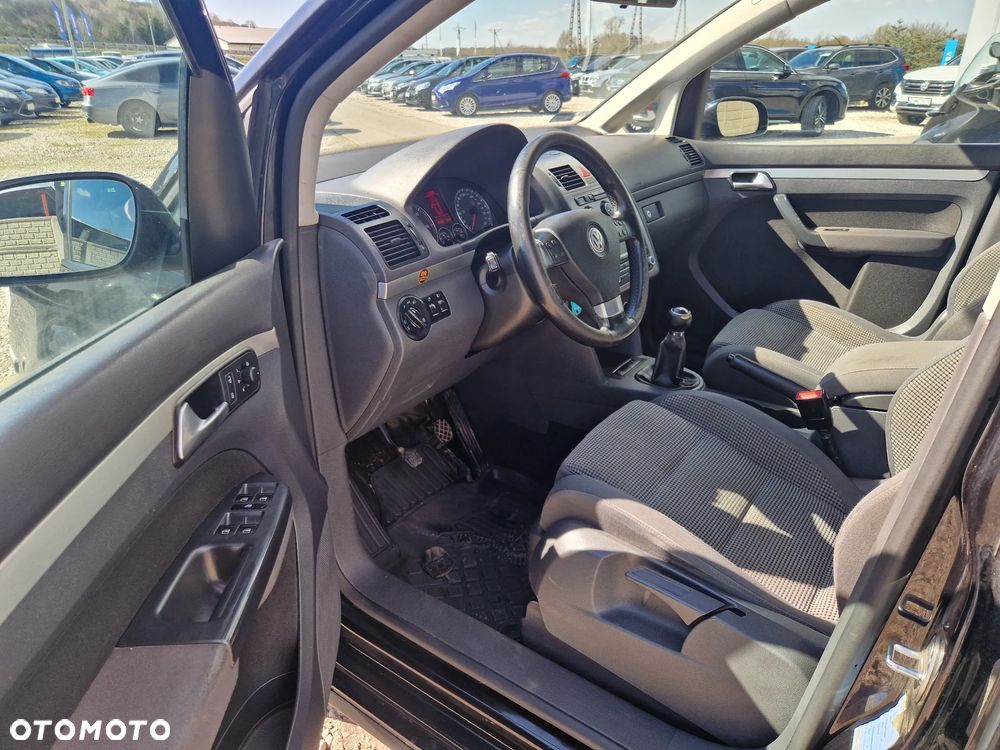 Volkswagen Touran 2.0 TDI DPF Trendline - 11