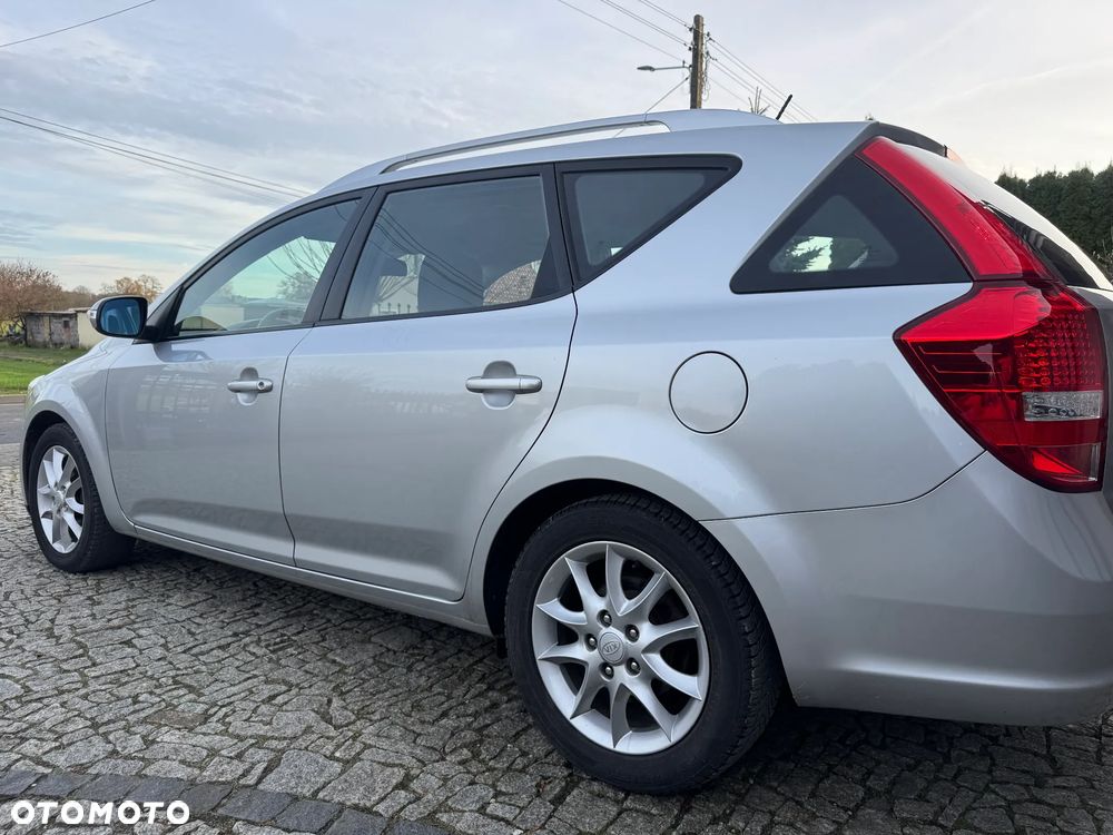 Kia Ceed 1.6 CVVT SW Dream-Team Edition - 10