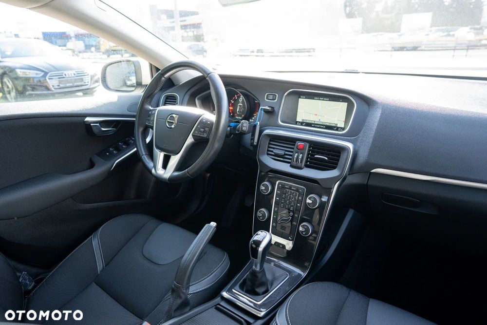 Volvo V40 T2 Drive-E Momentum - 24