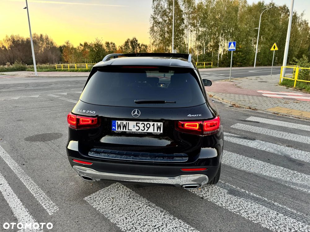 Mercedes-Benz GLB 250 4Matic 8G-DCT Progressive - 9