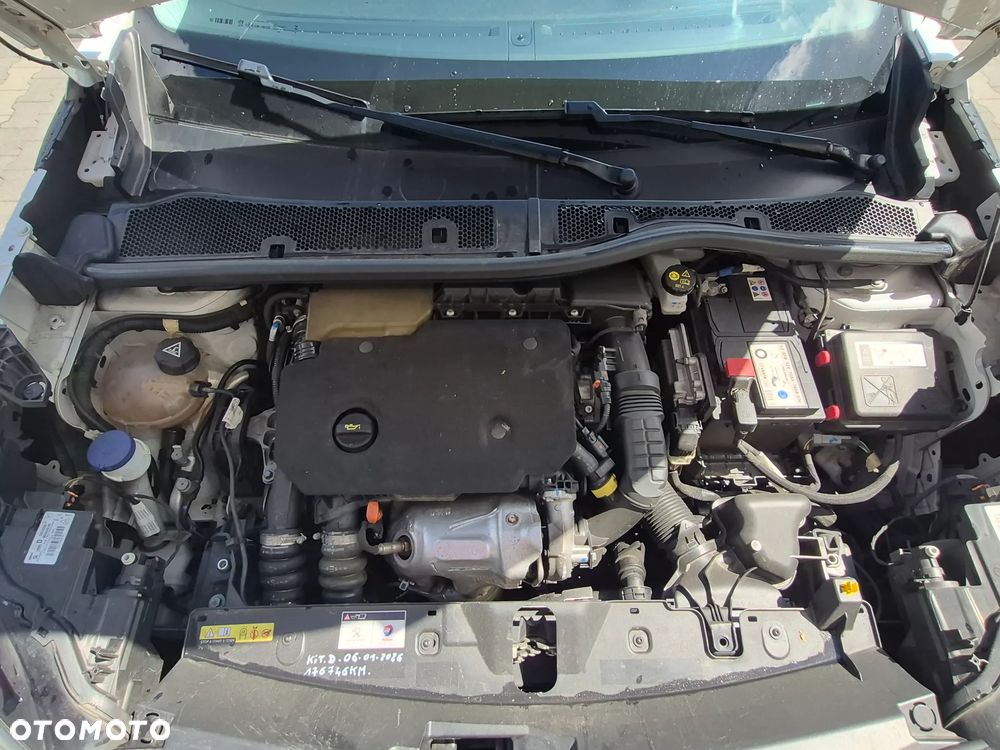 Peugeot 2008 1.5 BlueHDi Allure S&S EAT8 - 11