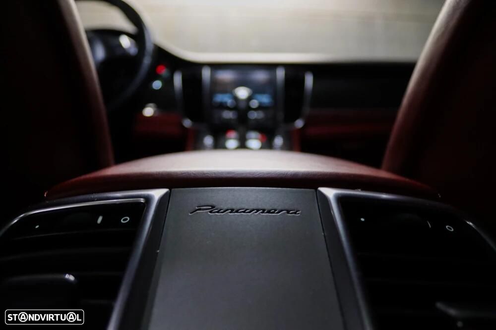 Porsche Panamera - 35