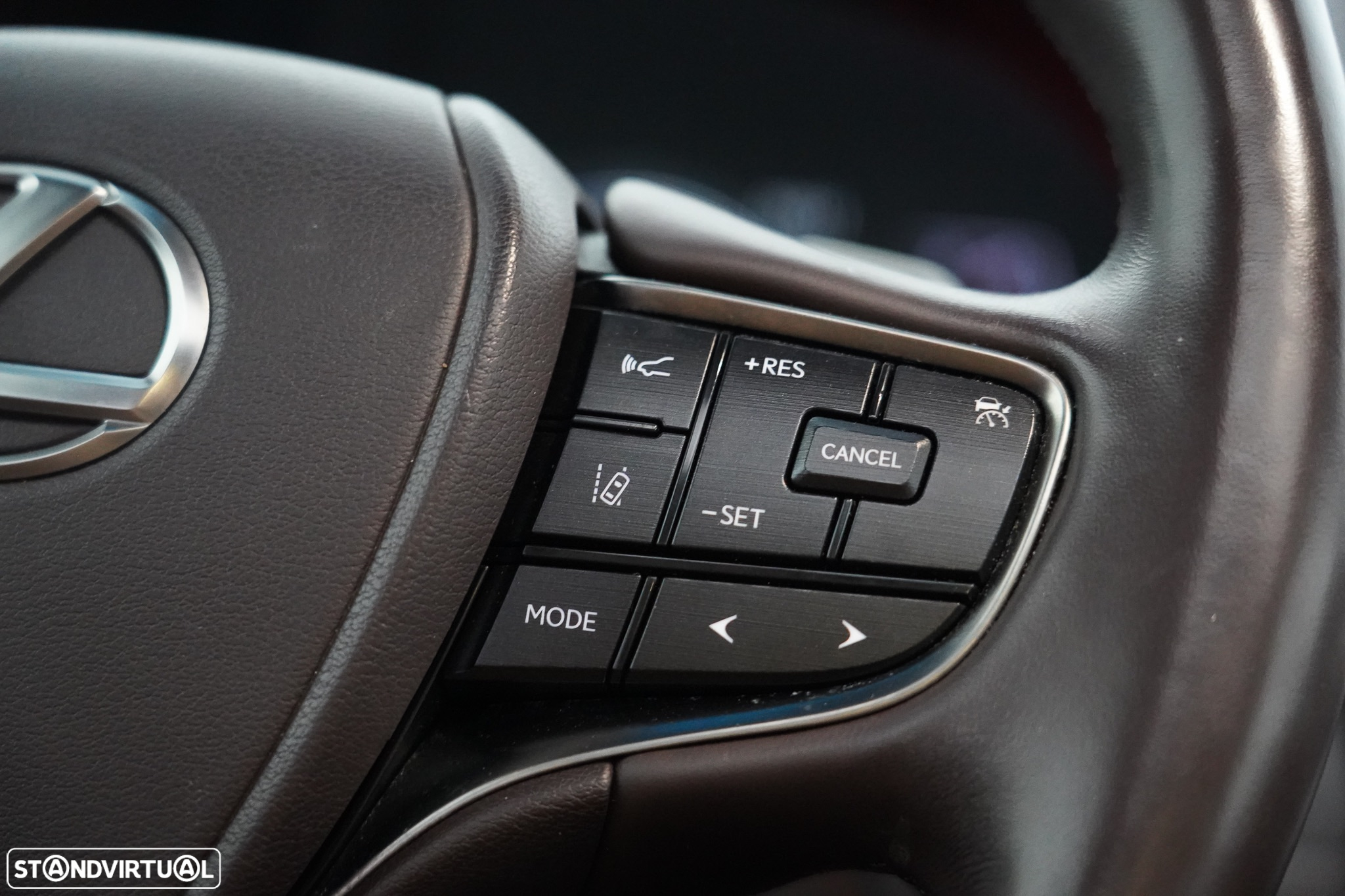 Lexus ES 300h Luxury - 19