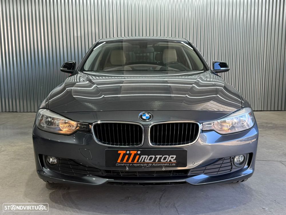 BMW 320 d Auto Line Luxury - 3
