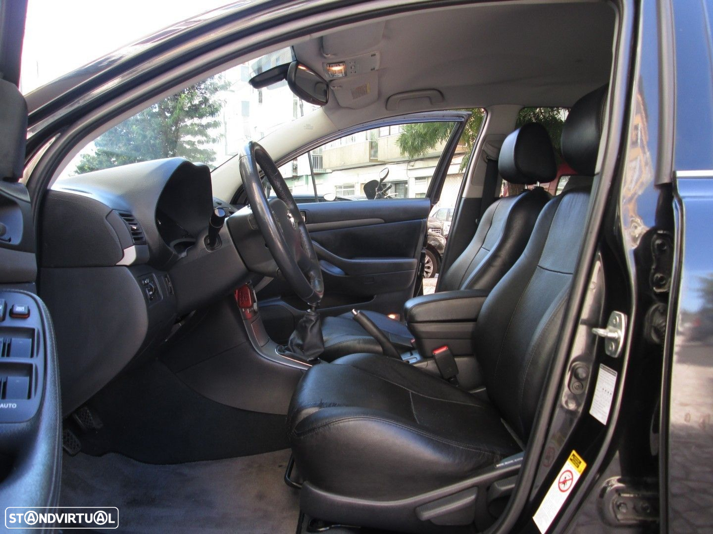 Toyota Avensis SW 2.0 D-4D Sol+GPS - 26
