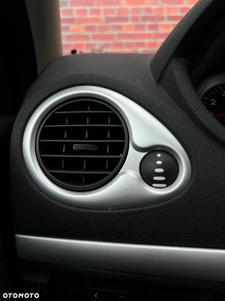 Renault Clio - 28