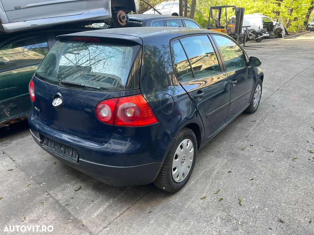 Dezmembrez VW Volkswagen Golf 5 albastru 2.0 SDI cod BDK 55KW LA5G - 5