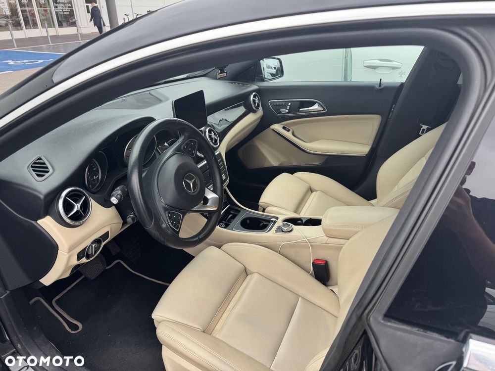 Mercedes-Benz CLA 250 7G-DCT - 10