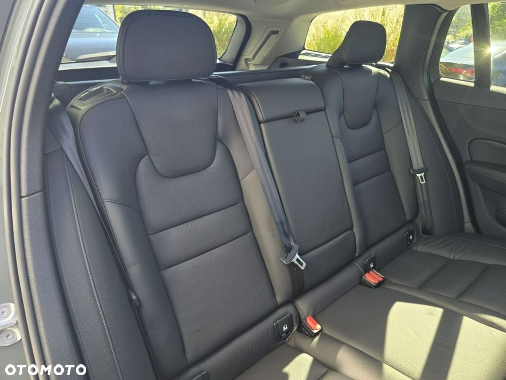 Volvo V60 B4 B Plus Dark - 10