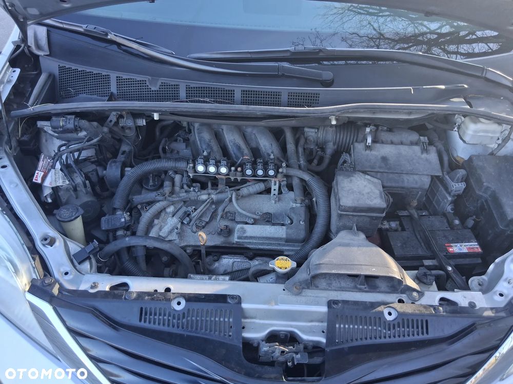 Toyota Sienna 3.5 V6 - 34