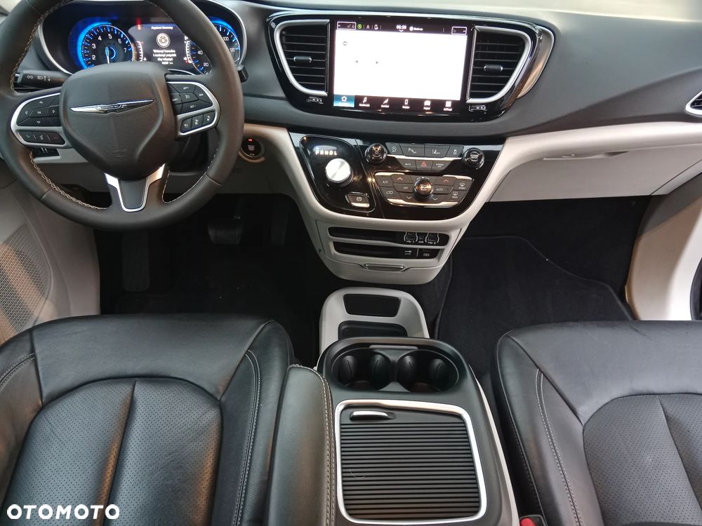 Chrysler Pacifica - 2