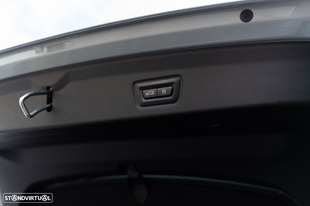 BMW i4 eDrive40 Desportiva M - 30