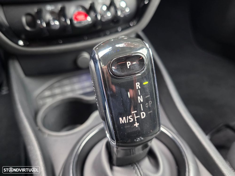 MINI Clubman Cooper D Premium Essential Auto - 17