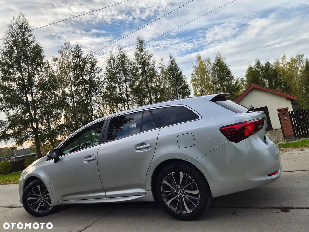 Toyota Avensis 2017 photo 4