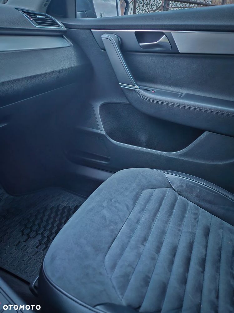 Volkswagen Passat 2.0 TDI Highline - 17