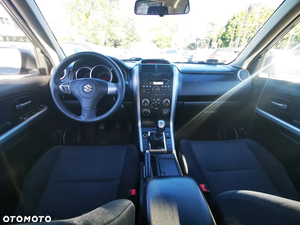Suzuki Grand Vitara 2.0 Comfort + - 9