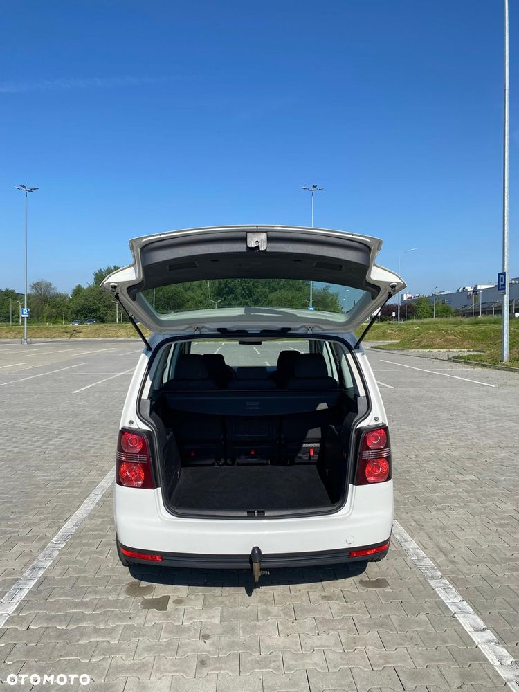 Volkswagen Touran 1.9 TDI Conceptline - 8