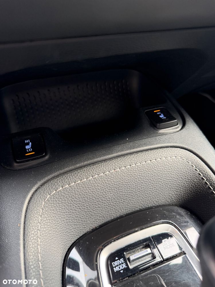 Toyota Corolla 1.8 Hybrid Team Deutschland - 17