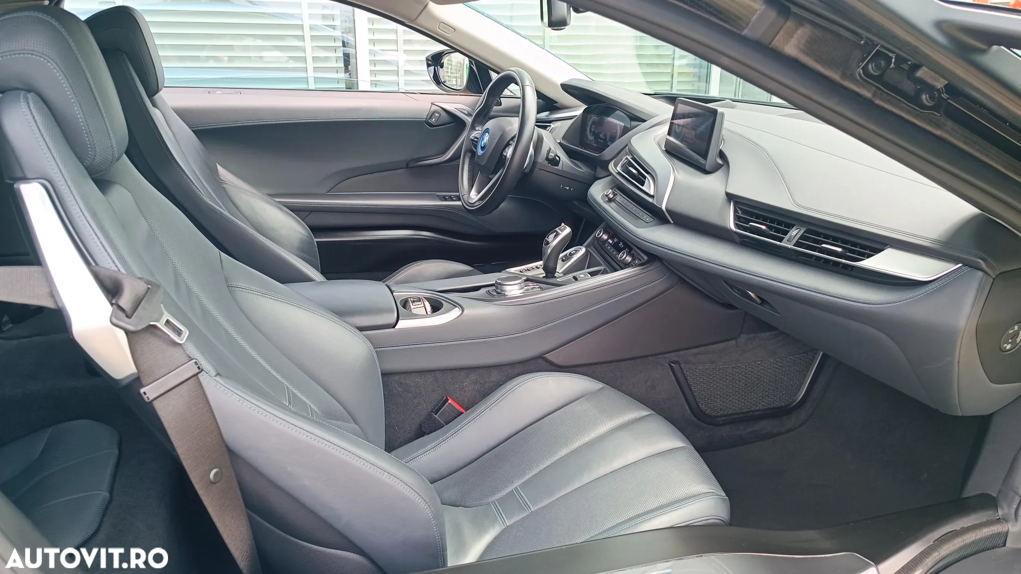 BMW i8 Coupe - 24