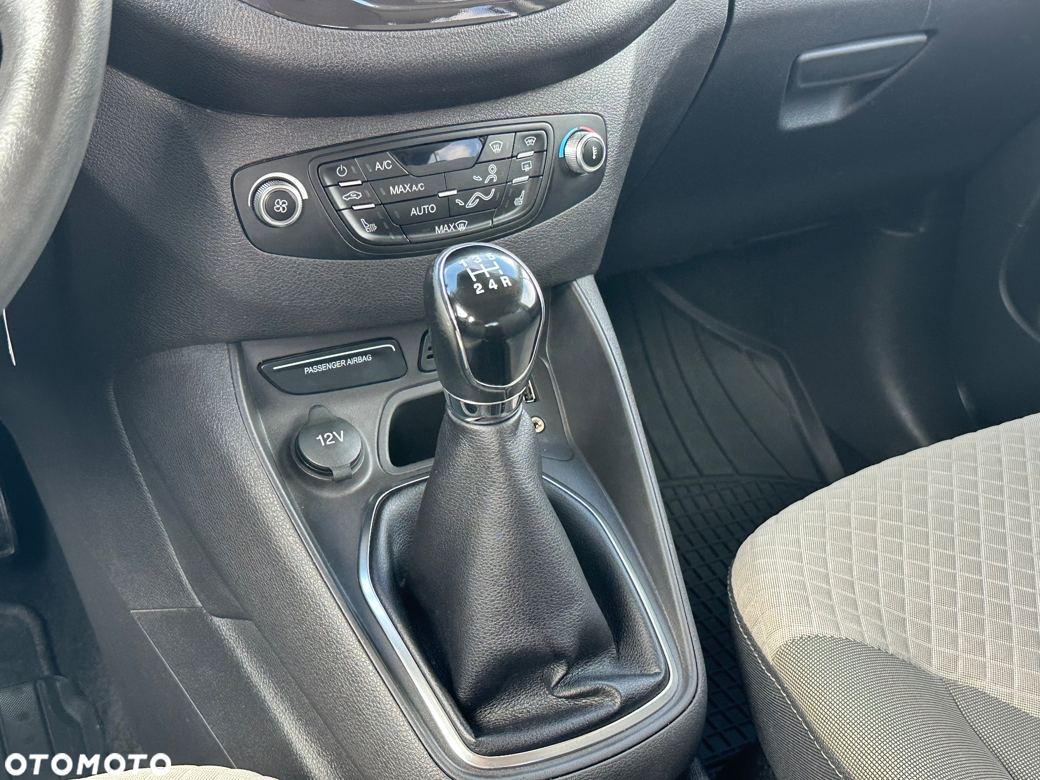 Ford Tourneo Courier 1.0 EcoBoost Titanium - 36