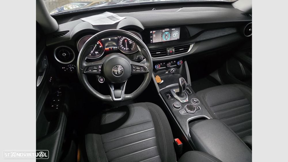 Alfa Romeo Stelvio - 12