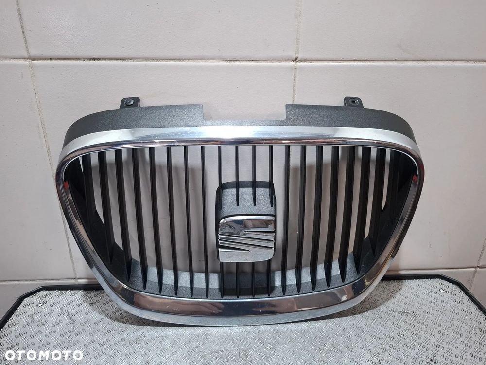 Atrapa grill Seat Leon II kompletna chrom 2009 rok nr 1P0853654A - 2