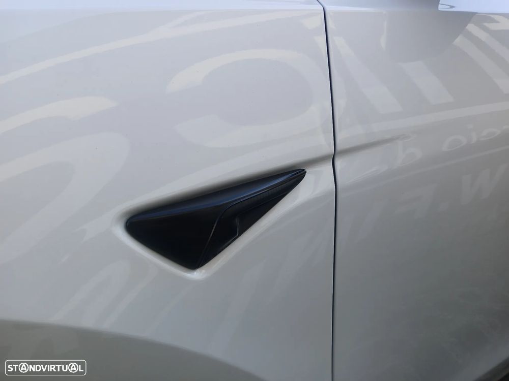 Tesla Model Y Performance Tração Integral - 13