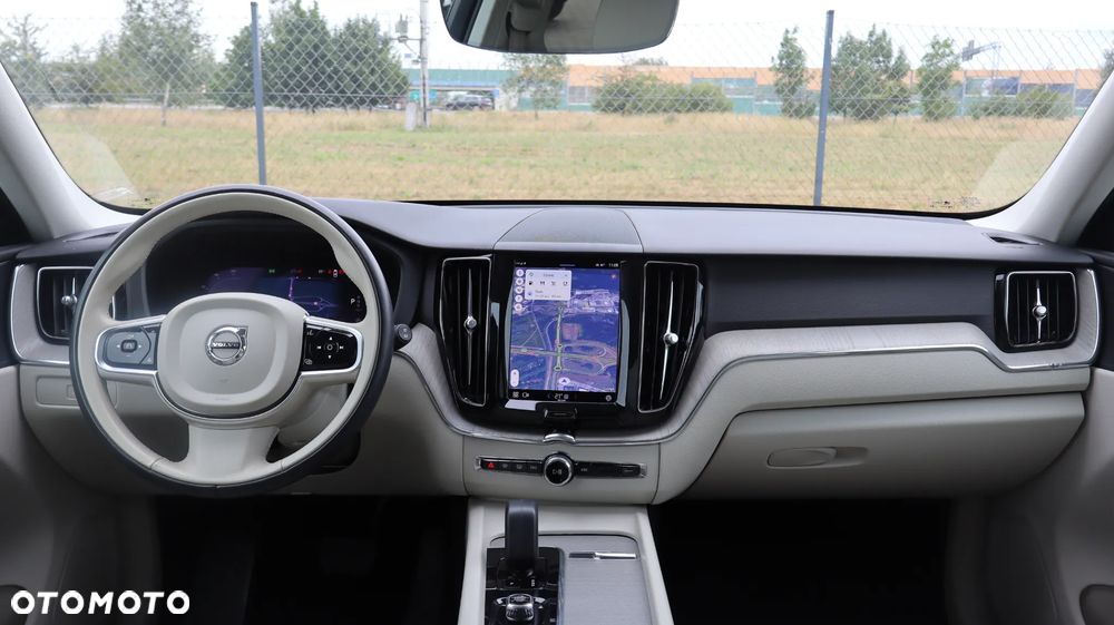 Volvo XC 60 B4 D AWD Plus Bright - 11