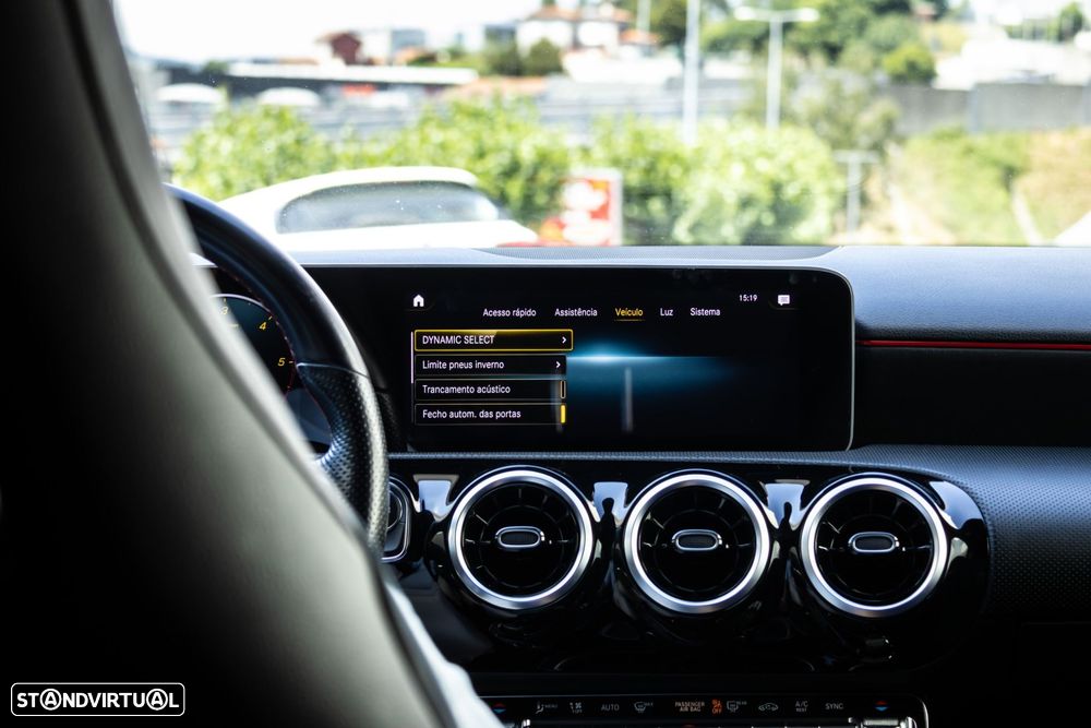 Mercedes-Benz A 180 d AMG Line - 39