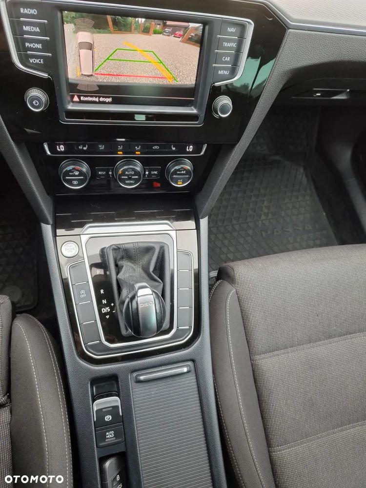 Volkswagen Passat Variant 2.0 TDI SCR DSG Highline - 19