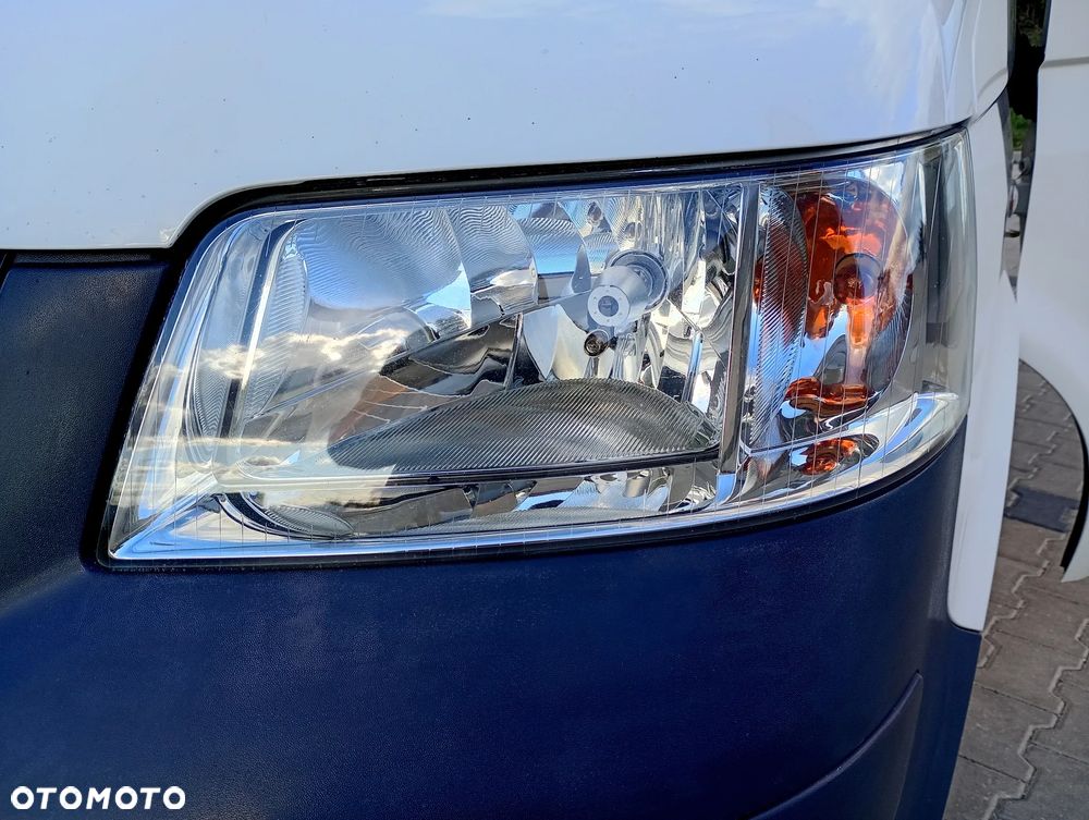 Volkswagen TRANSPORTER T5 XI.2009r. MAX WYSOKI 1,9 TDI 102KM KLIMATYZACJA NOWE SPRZĘGŁO I ROZRZĄD PRZEGLĄD NA ROK ZERO RDZY 3 OSOBOWY STAN TECHNICZNY WZOROWY ŁADOWNOŚĆ 1385 KG BEZWYPADKOWY VAT1 ELEKTR. SZYBY I LUSTERKA - 28
