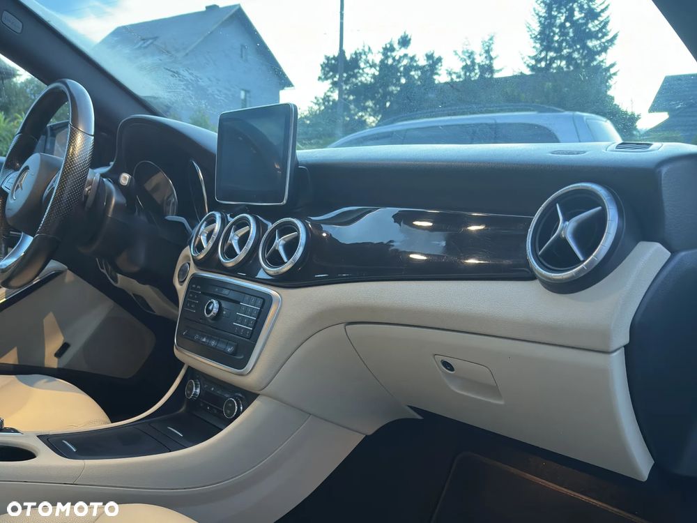 Mercedes-Benz CLA 250 4Matic 7G-DCT AMG Line - 18