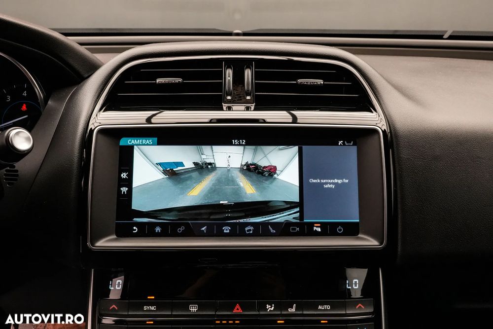 Jaguar XE 20t RWD Portfolio - 21