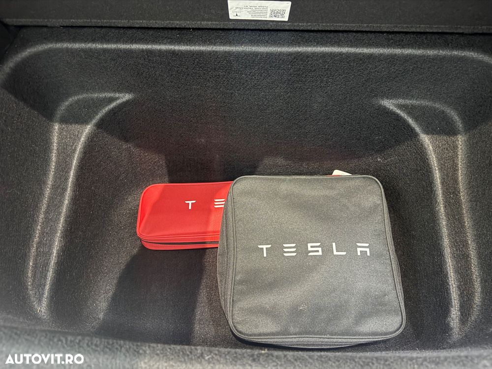 Tesla Model Y Long Range Dual Motor AWD - 19