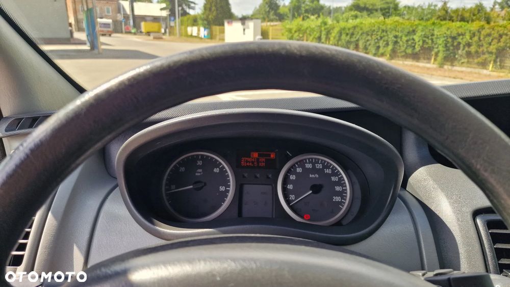 Opel Vivaro L2H1 2.9t - 21